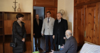101 год мужества и славы: ветерану Великой Отечественной войны Алексею Ласурия вручены поздравления от главы Сухума