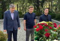Руководство столицы почтило память второго президента Абхазии Сергея Багапш